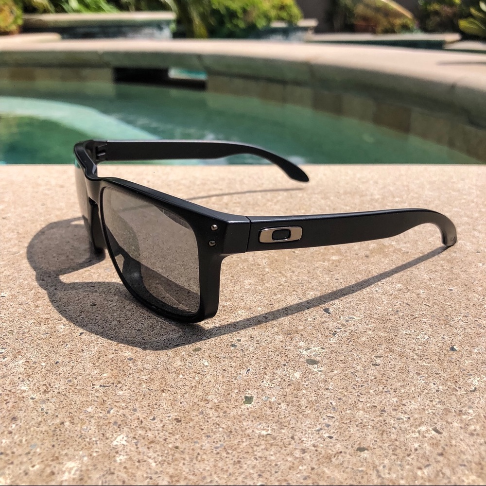 Oakley Holbrook l Grey Polarized Glasses